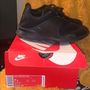 Nike black sneakers
